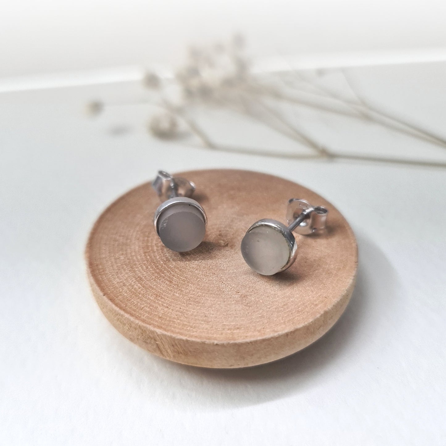 Gorgeous Gray Textured Transparency Earring