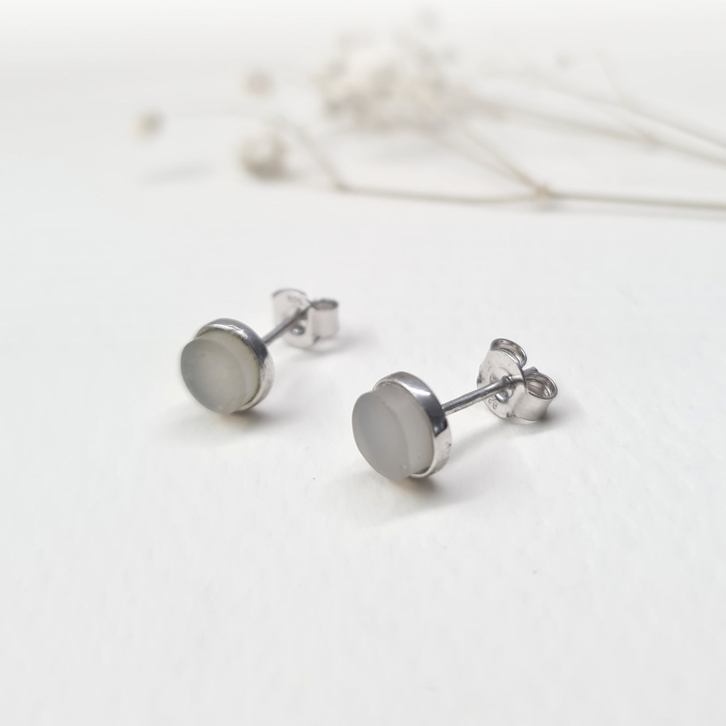 Gorgeous Gray Textured Transparency Earring